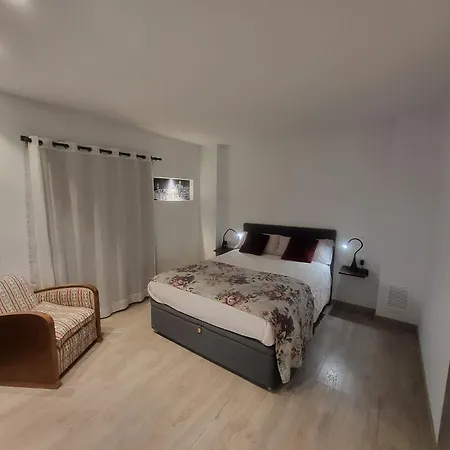 Turistic - Piso De 1, 2 O 3 Girona