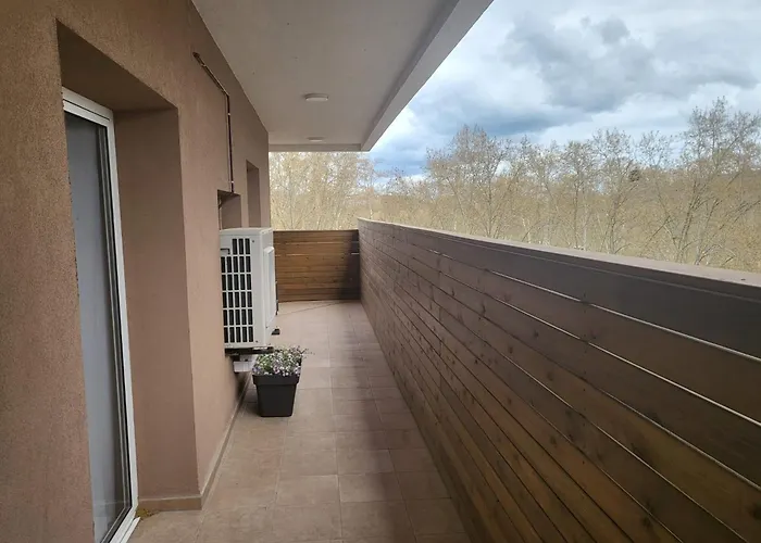 Piso Centrico De 3 Con Terraza Y Vistas * Жирона