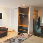 Turistic - Piso De 1, 2 O 3 Apartamento Gerona
